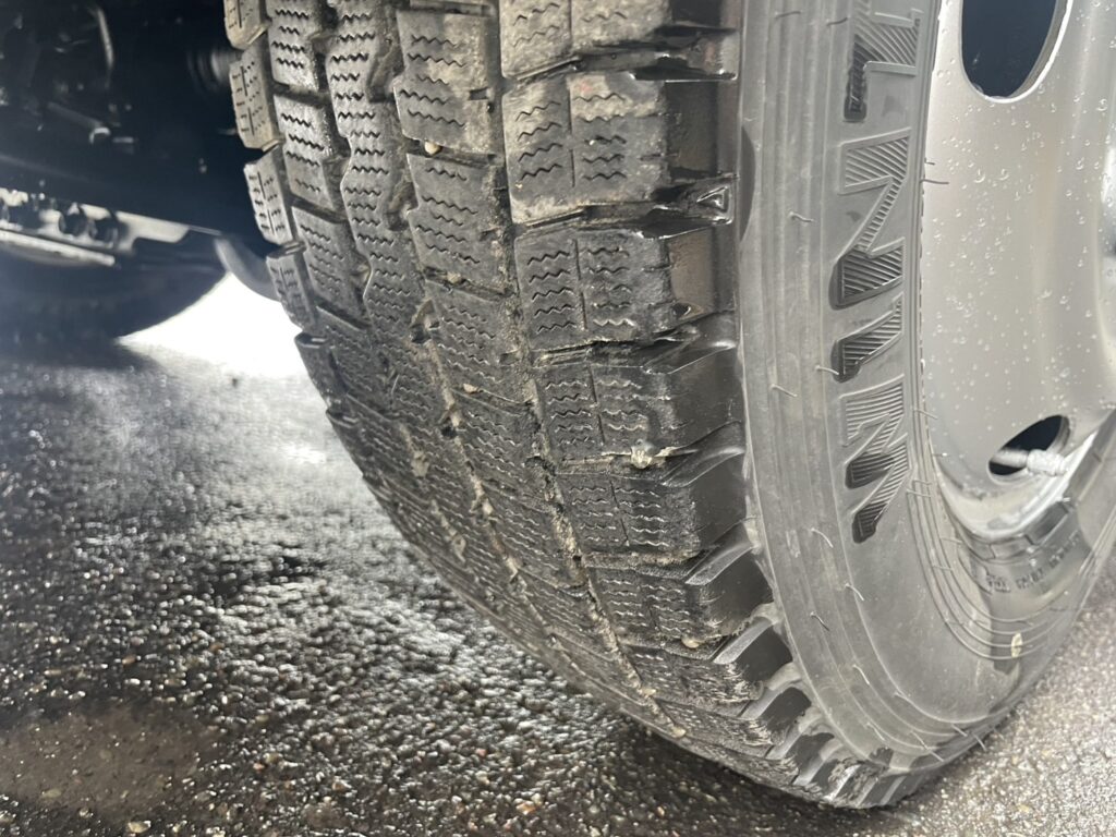 平成27年　エルフ２トンパネル　４WD　荷台・下廻り塗装済み　車検1年付