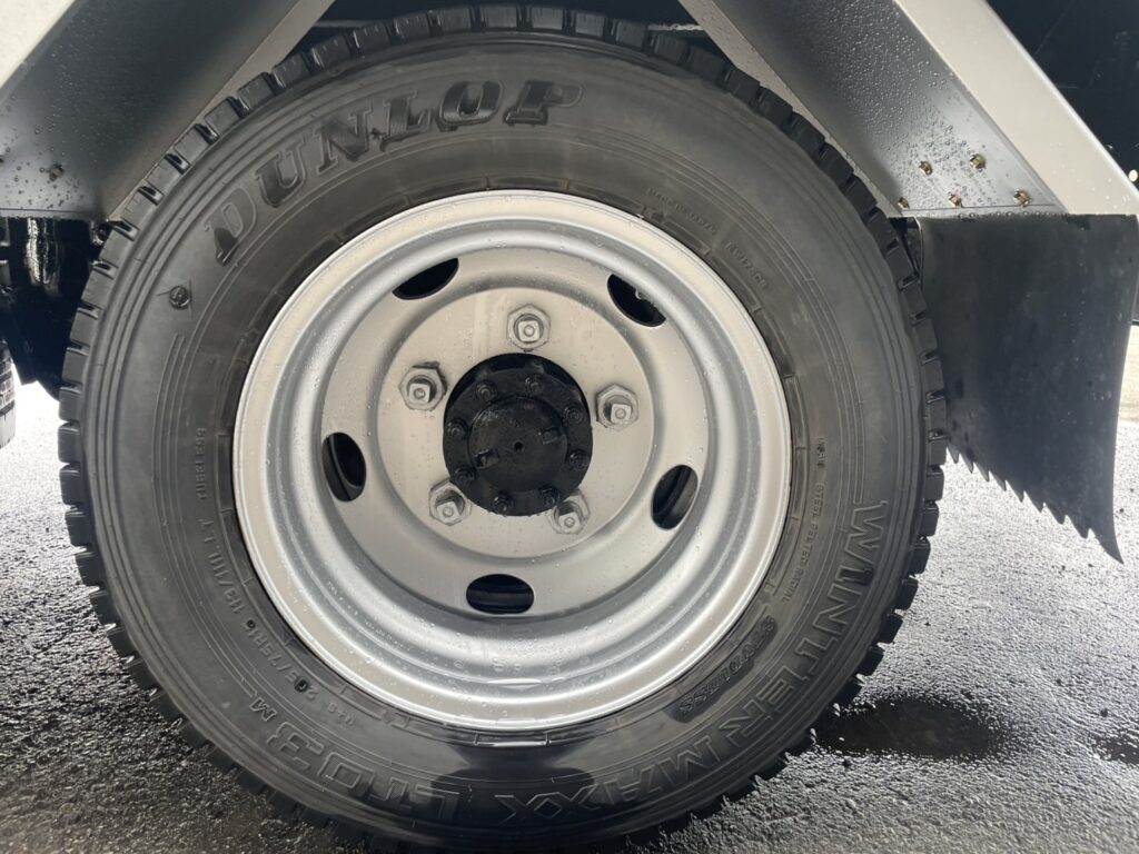 平成27年　エルフ２トンパネル　４WD　荷台・下廻り塗装済み　車検1年付