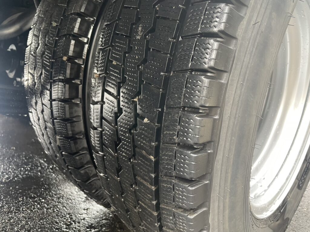 平成27年　エルフ２トンパネル　４WD　荷台・下廻り塗装済み　車検1年付