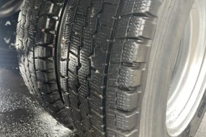 サムネイル: 平成27年　エルフ２トンパネル　４WD　荷台・下廻り塗装済み　車検1年付