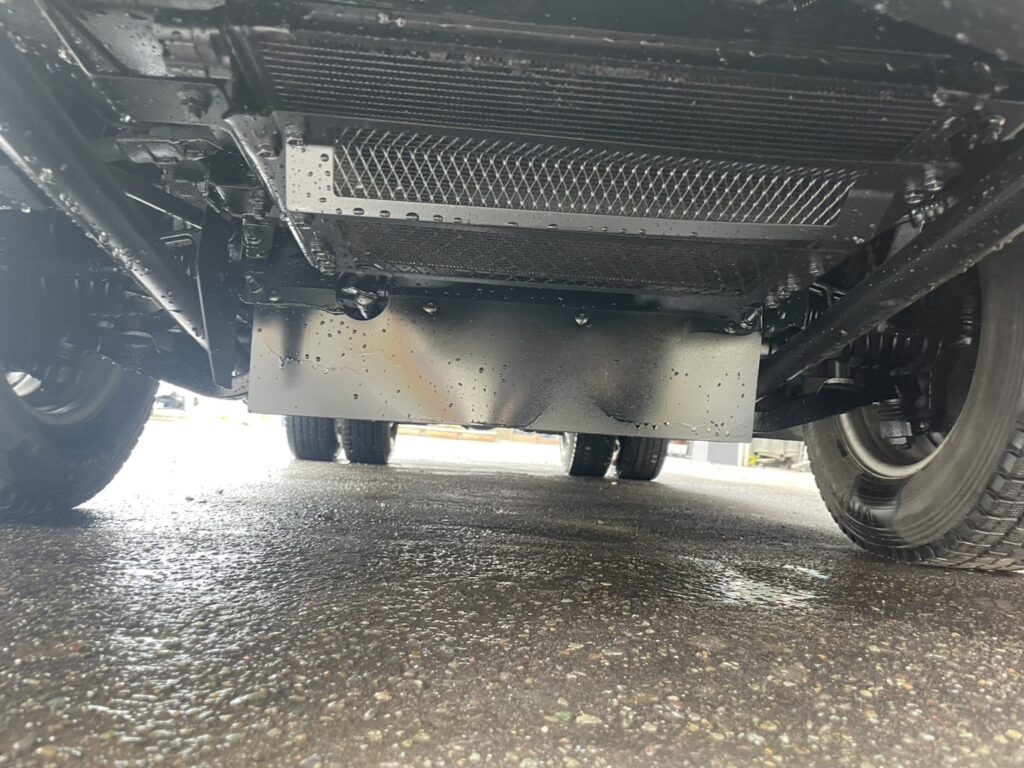 平成27年　エルフ２トンパネル　４WD　荷台・下廻り塗装済み　車検1年付