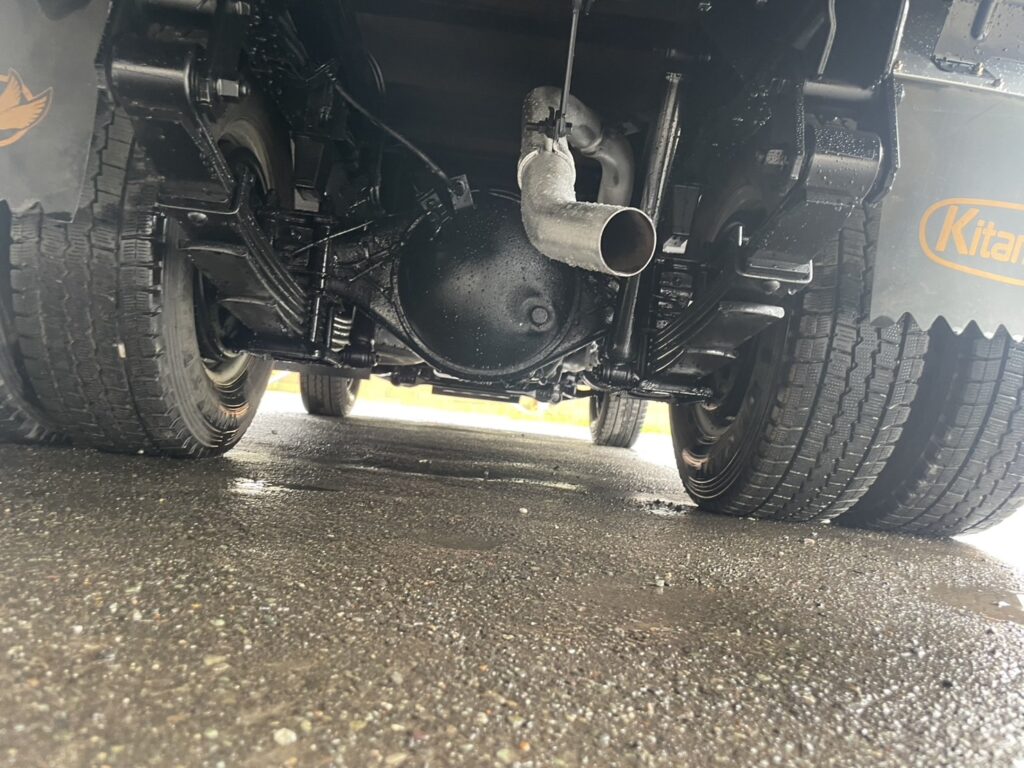 平成27年　エルフ２トンパネル　４WD　荷台・下廻り塗装済み　車検1年付