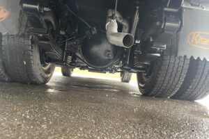 サムネイル: 平成27年　エルフ２トンパネル　４WD　荷台・下廻り塗装済み　車検1年付