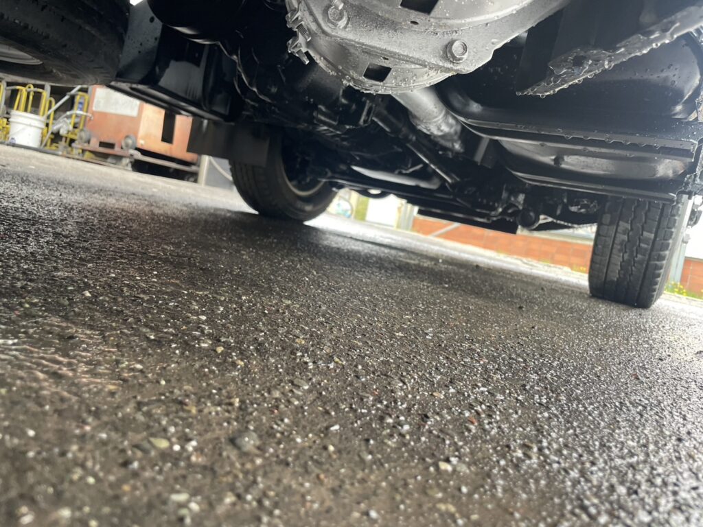 平成27年　エルフ２トンパネル　４WD　荷台・下廻り塗装済み　車検1年付