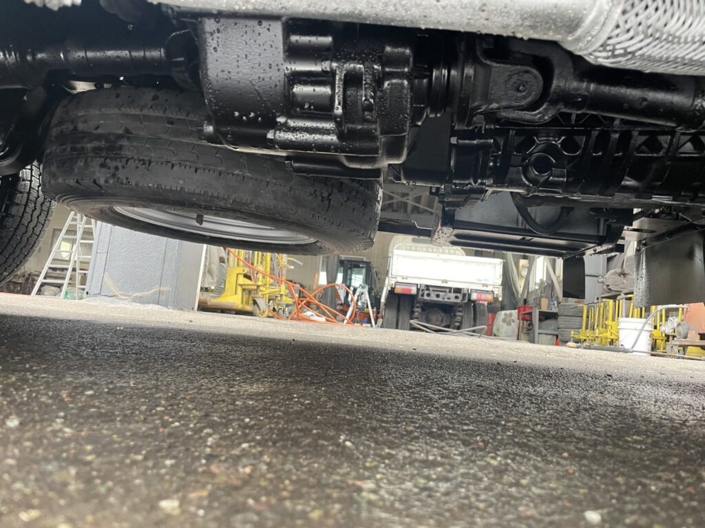 平成27年　エルフ２トンパネル　４WD　荷台・下廻り塗装済み　車検1年付