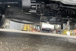 サムネイル: 平成27年　エルフ２トンパネル　４WD　荷台・下廻り塗装済み　車検1年付