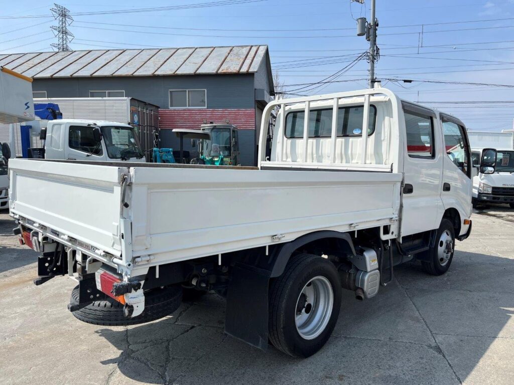 平成30年　トヨタ　ダイナ　2トンWキャブ　６人乗り・４WD（車検1年付）