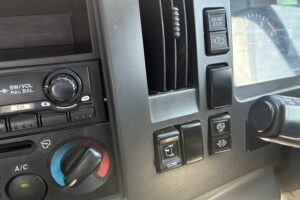 サムネイル: 平成20年　いすゞ　フォワード　４トン４段クレーン　フックイン（車検1年付）