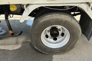 サムネイル: 平成20年　いすゞ　フォワード　４トン４段クレーン　フックイン（車検1年付）