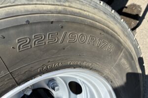 サムネイル: 平成20年　いすゞ　フォワード　４トン４段クレーン　フックイン（車検1年付）