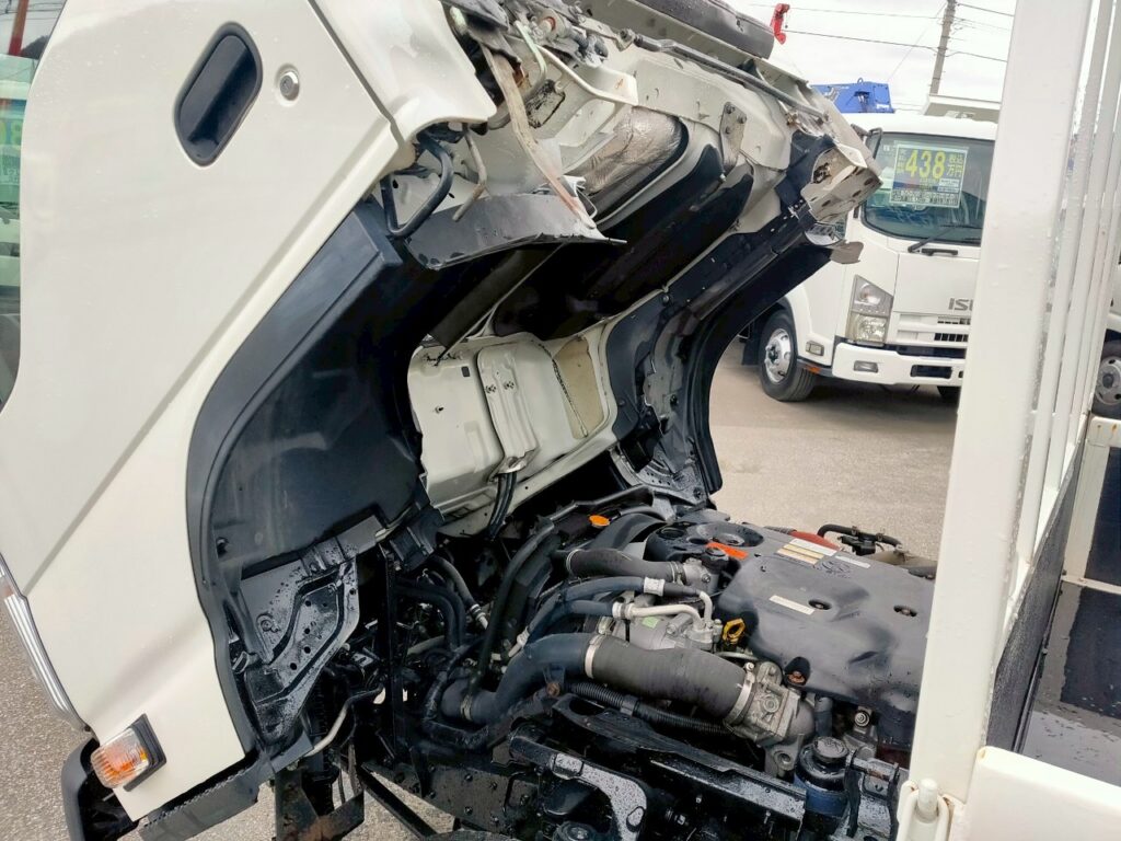 平成２３年　いすゞ　エルフ１．５トン平　４ＷＤ！