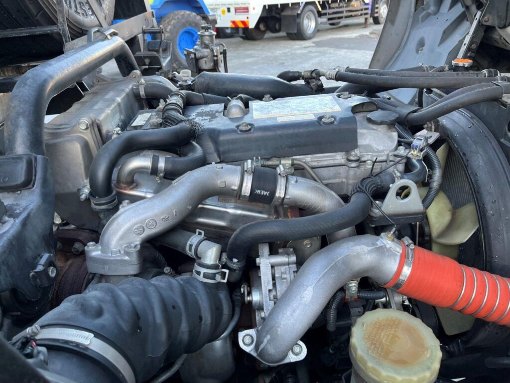平成26年　いすゞ　フォワード　プレス式パッカー8.2㎥　連続スイッチ・汚泥タンク・バックモニター（車検1年付）