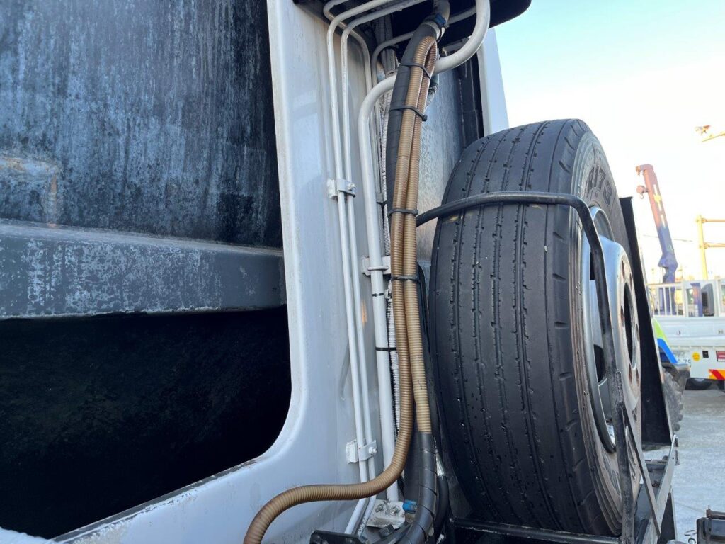 平成26年　いすゞ　フォワード　プレス式パッカー8.2㎥　連続スイッチ・汚泥タンク・バックモニター（車検1年付）