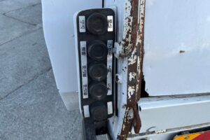 サムネイル: 平成26年　いすゞ　フォワード　プレス式パッカー8.2㎥　連続スイッチ・汚泥タンク・バックモニター（車検1年付）