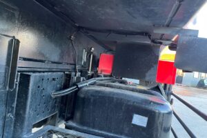 サムネイル: 平成26年　いすゞ　フォワード　プレス式パッカー8.2㎥　連続スイッチ・汚泥タンク・バックモニター（車検1年付）