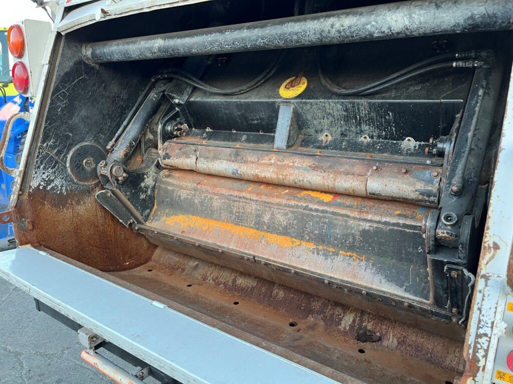 平成26年　いすゞ　フォワード　プレス式パッカー8.2㎥　連続スイッチ・汚泥タンク・バックモニター（車検1年付）