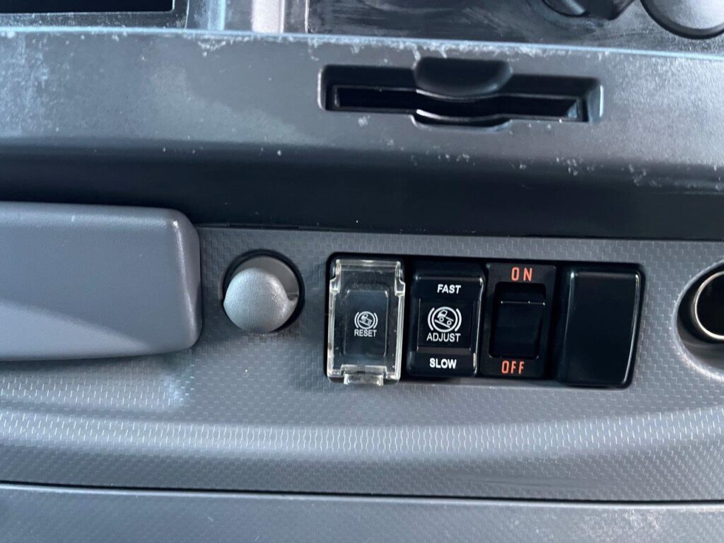 平成26年　いすゞ　フォワード　プレス式パッカー8.2㎥　連続スイッチ・汚泥タンク・バックモニター（車検1年付）