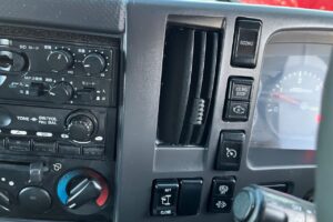 サムネイル: 平成26年　いすゞ　フォワード　プレス式パッカー8.2㎥　連続スイッチ・汚泥タンク・バックモニター（車検1年付）