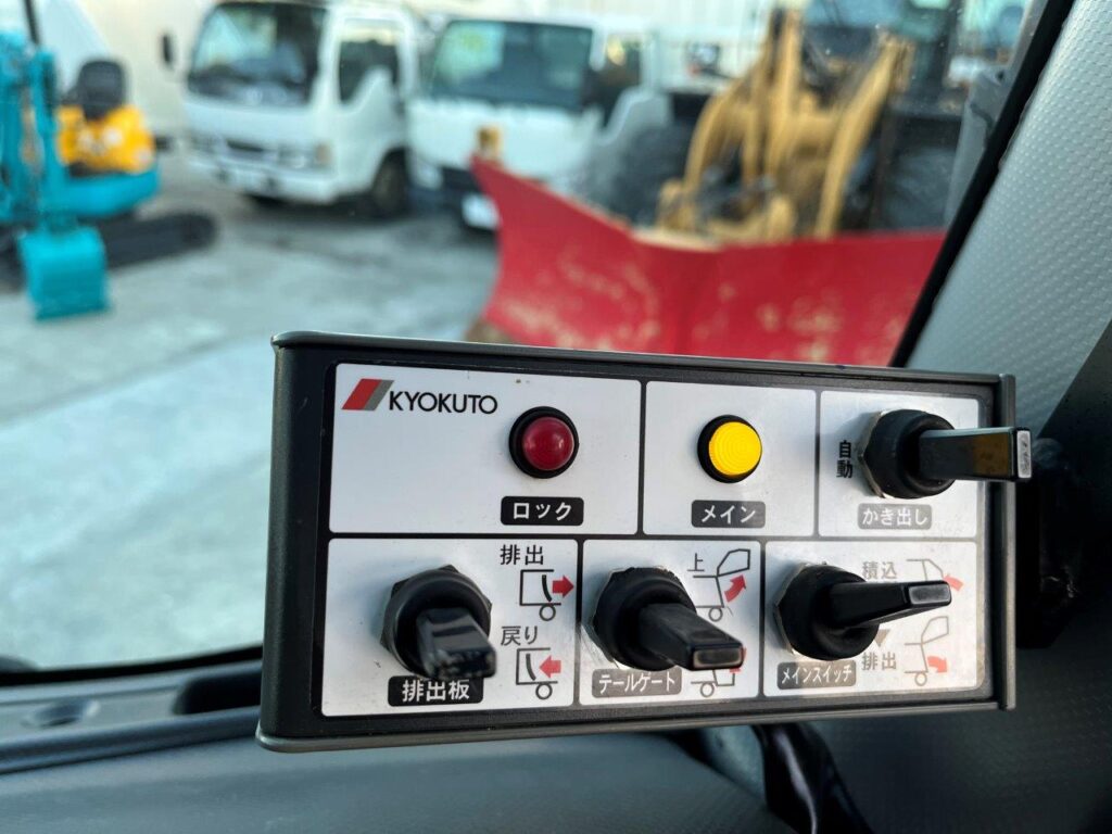 平成26年　いすゞ　フォワード　プレス式パッカー8.2㎥　連続スイッチ・汚泥タンク・バックモニター（車検1年付）