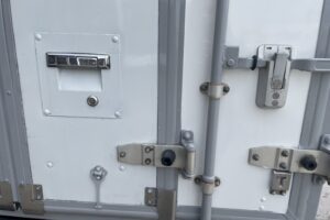 サムネイル: 平成29年　アトラス1.2トンパネル４WD　ラッシングレール２段　車載拡声器付　令和8年2月車検