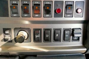サムネイル: 平成２７年　日野　プロフィア大型セルフ４段クレーン　ラジコン