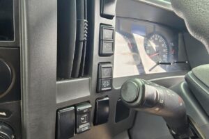 サムネイル: 平成28年　いすゞ　フォワード　４トン平ロング（車検令和7年8月）