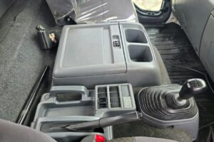 サムネイル: 平成28年　いすゞ　フォワード　４トン平ロング（車検令和7年8月）