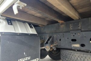 サムネイル: 平成28年　いすゞ　フォワード　４トン平ロング（車検令和7年8月）