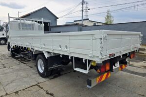 サムネイル: 平成28年　いすゞ　フォワード　４トン平ロング（車検令和7年8月）