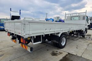 サムネイル: 平成28年　いすゞ　フォワード　４トン平ロング（車検令和7年8月）