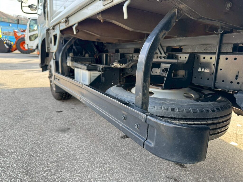 平成29年  エルフ2ｔ平  4ＷＤ！！