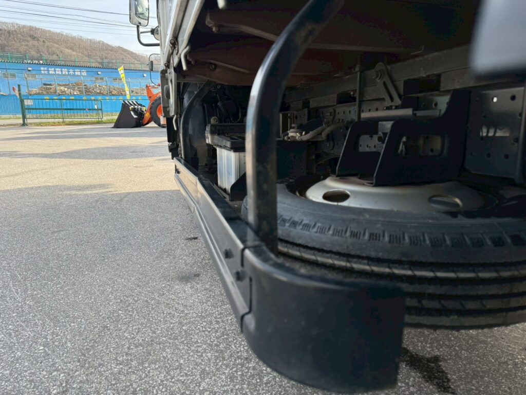 平成29年  エルフ2ｔ平  4ＷＤ！！