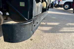 サムネイル: 平成29年  エルフ2ｔ平  4ＷＤ！！