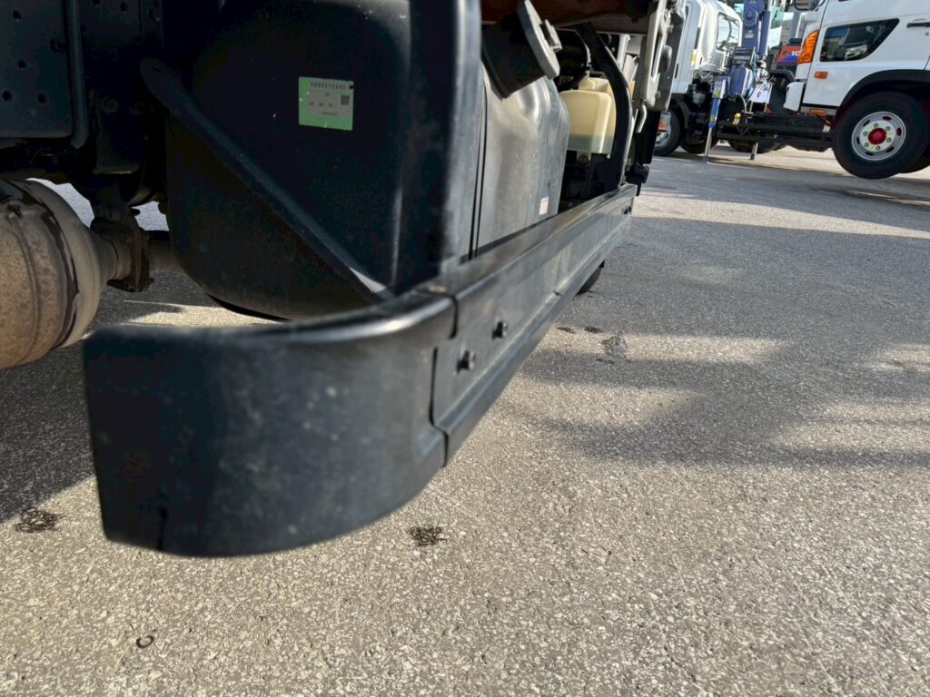 平成29年  エルフ2ｔ平  4ＷＤ！！