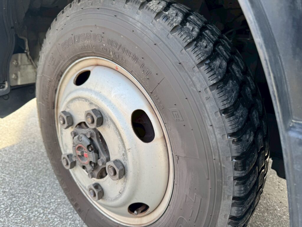 平成29年  エルフ2ｔ平  4ＷＤ！！