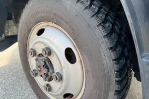 サムネイル: 平成29年  エルフ2ｔ平  4ＷＤ！！