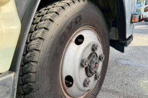 サムネイル: 平成29年  エルフ2ｔ平  4ＷＤ！！