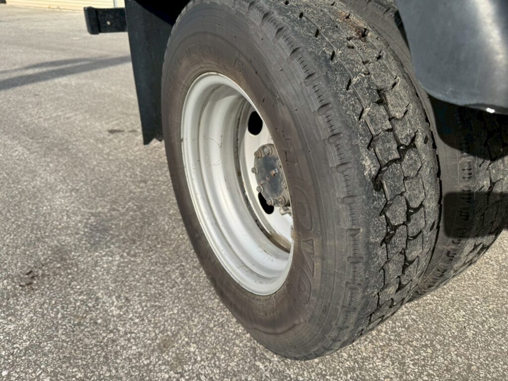 平成29年  エルフ2ｔ平  4ＷＤ！！