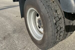 サムネイル: 平成29年  エルフ2ｔ平  4ＷＤ！！