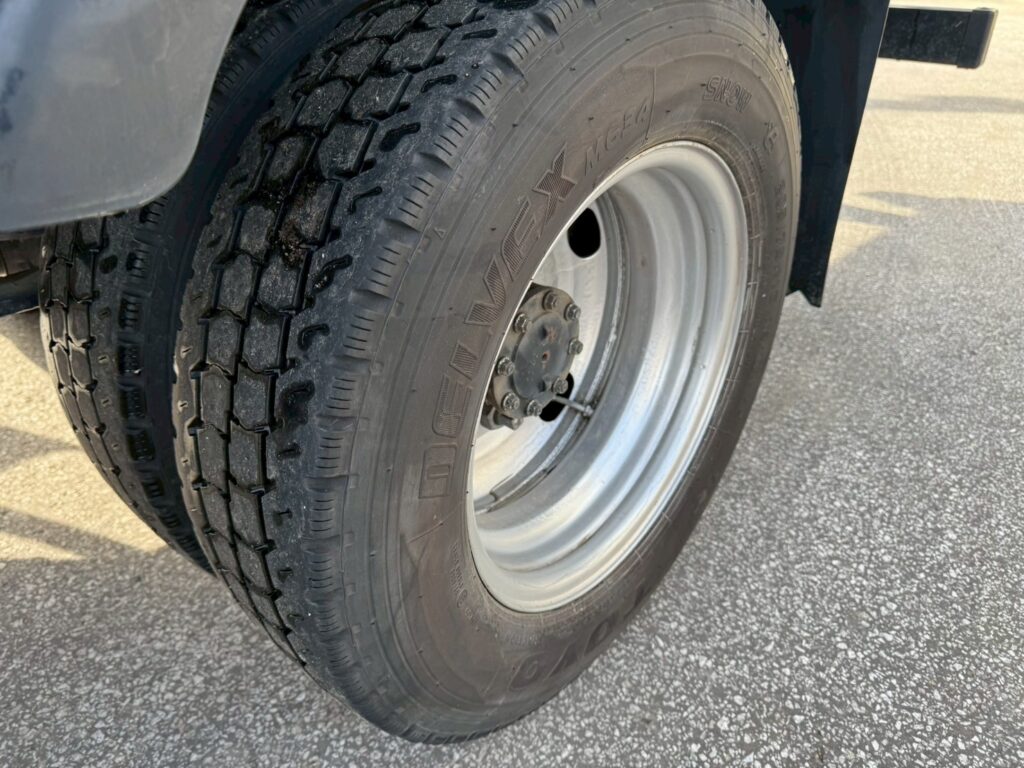 平成29年  エルフ2ｔ平  4ＷＤ！！