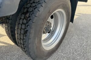 サムネイル: 平成29年  エルフ2ｔ平  4ＷＤ！！