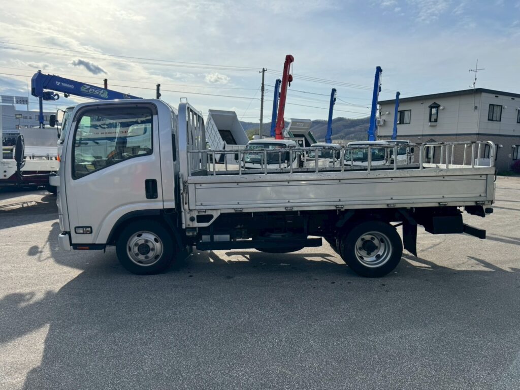 平成29年  エルフ2ｔ平  4ＷＤ！！