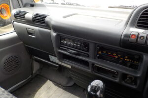 サムネイル: 平成18年　エルフ 2ｔ3段クレーン　★ロング★フックイン★荷台内寸370㎝×178㎝★