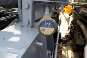 サムネイル: 平成18年　エルフ 2ｔ3段クレーン　★ロング★フックイン★荷台内寸370㎝×178㎝★