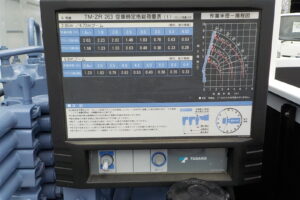 サムネイル: 平成18年　エルフ 2ｔ3段クレーン　★ロング★フックイン★荷台内寸370㎝×178㎝★