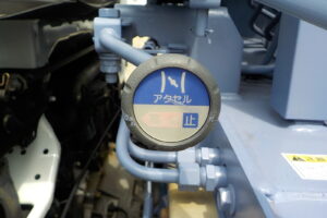 サムネイル: 平成18年　エルフ 2ｔ3段クレーン　★ロング★フックイン★荷台内寸370㎝×178㎝★