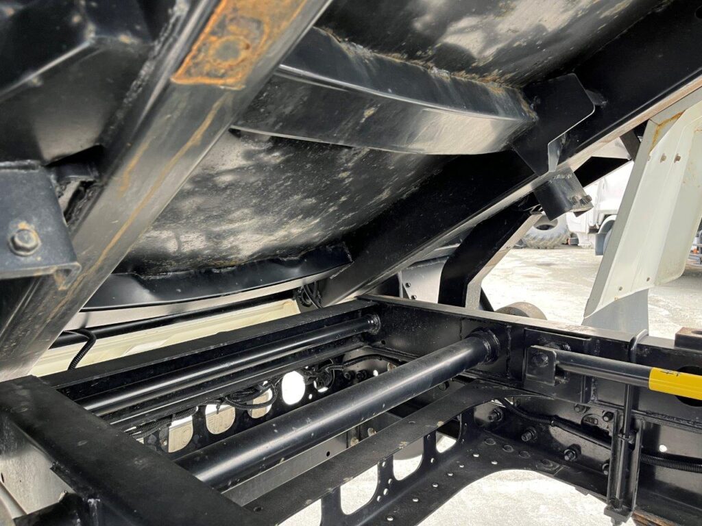 平成29年　いすゞ　フォワード　４トンダンプ　Ｌゲート（車検令和7年11月）