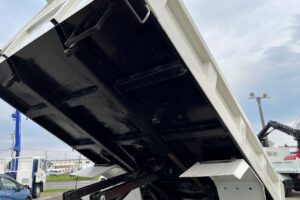 サムネイル: 平成29年　いすゞ　フォワード　４トンダンプ　Ｌゲート（車検令和7年11月）