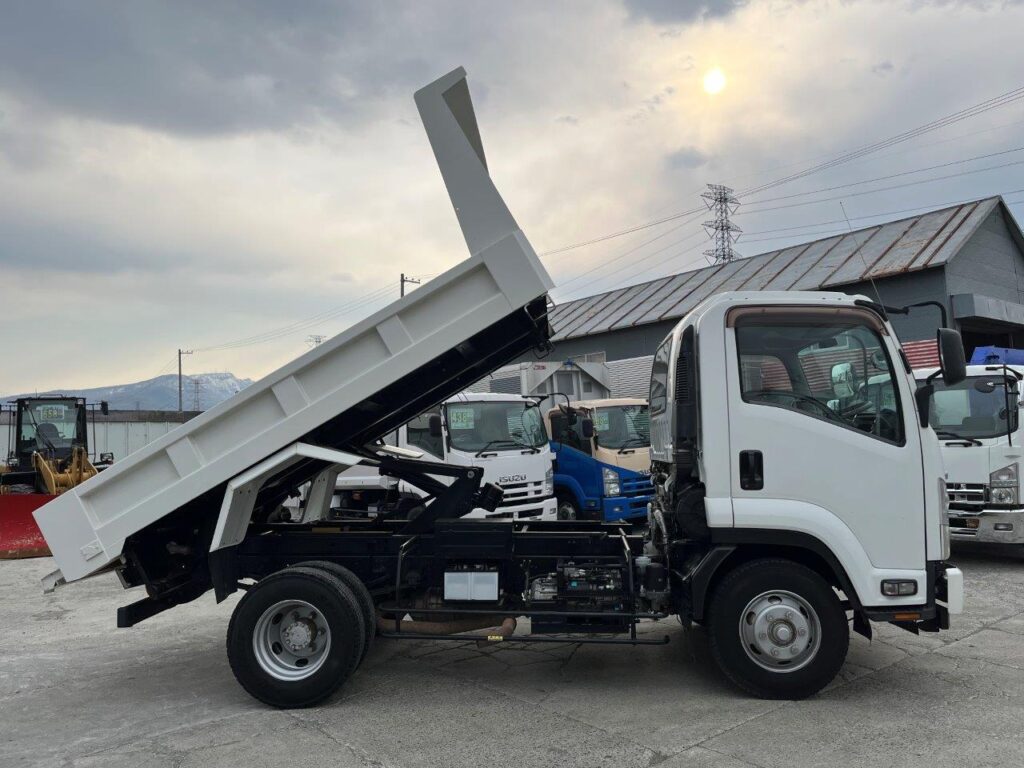 平成29年　いすゞ　フォワード　４トンダンプ　Ｌゲート（車検令和7年11月）