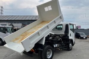 サムネイル: 平成29年　いすゞ　フォワード　４トンダンプ　Ｌゲート（車検令和7年11月）